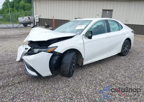 2024 Toyota Camry Se z USA, uszkodzony, nr VIN 4T1G11AK5RU212816